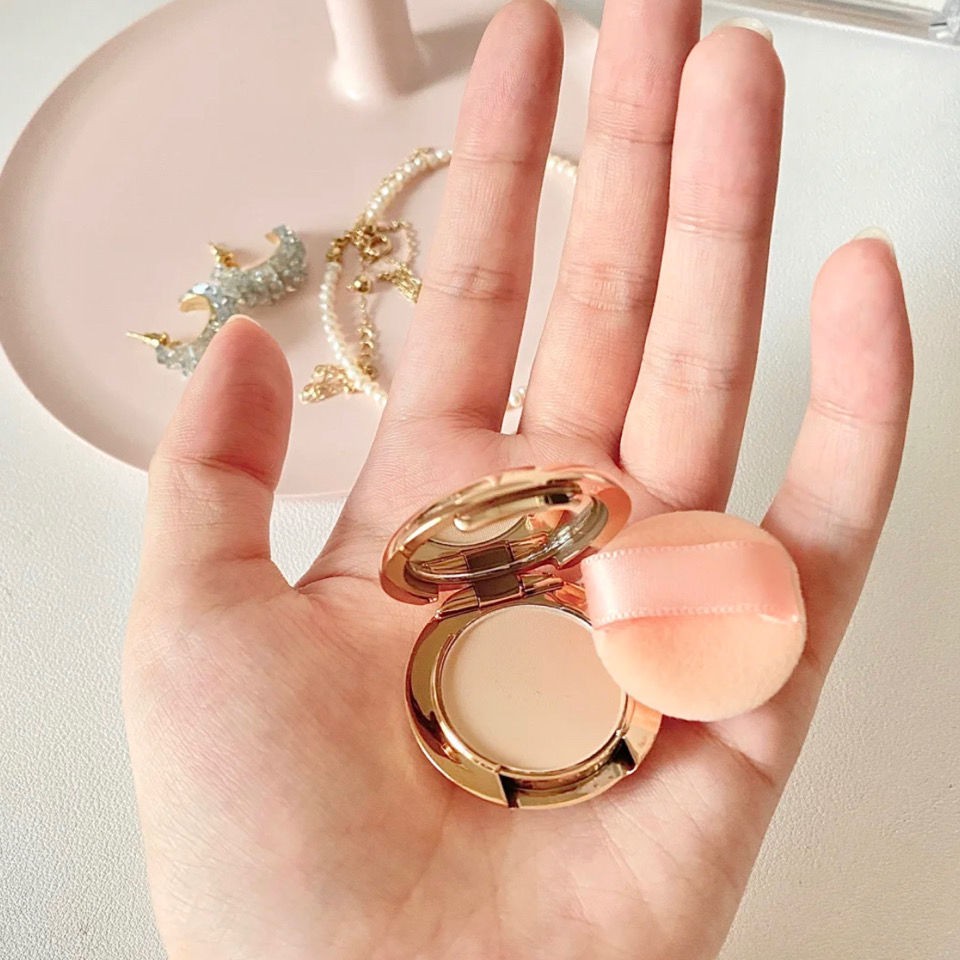 [Hàng mới về] Phấn phủ dạng nén Charlotte Tilbury 0.8g che khuyết điểm thời trang | BigBuy360 - bigbuy360.vn