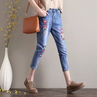 Quần bò thêu thổ cẩm