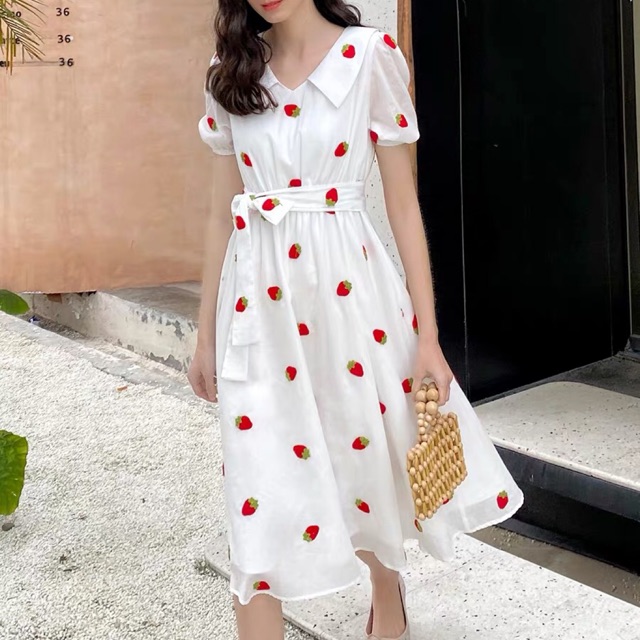 Váy trắng hình quả dâu tây, váy trắng trái dâu tây, áo dâu tay