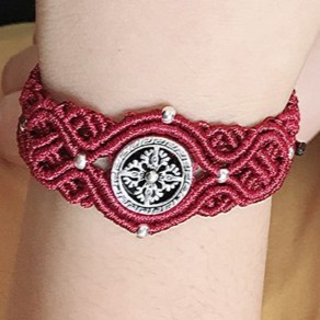 Vòng tay tết dây mix charm Bánh xe pháp luân bạc 925