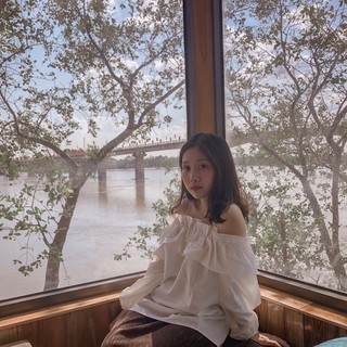 Áo trễ vai trắng