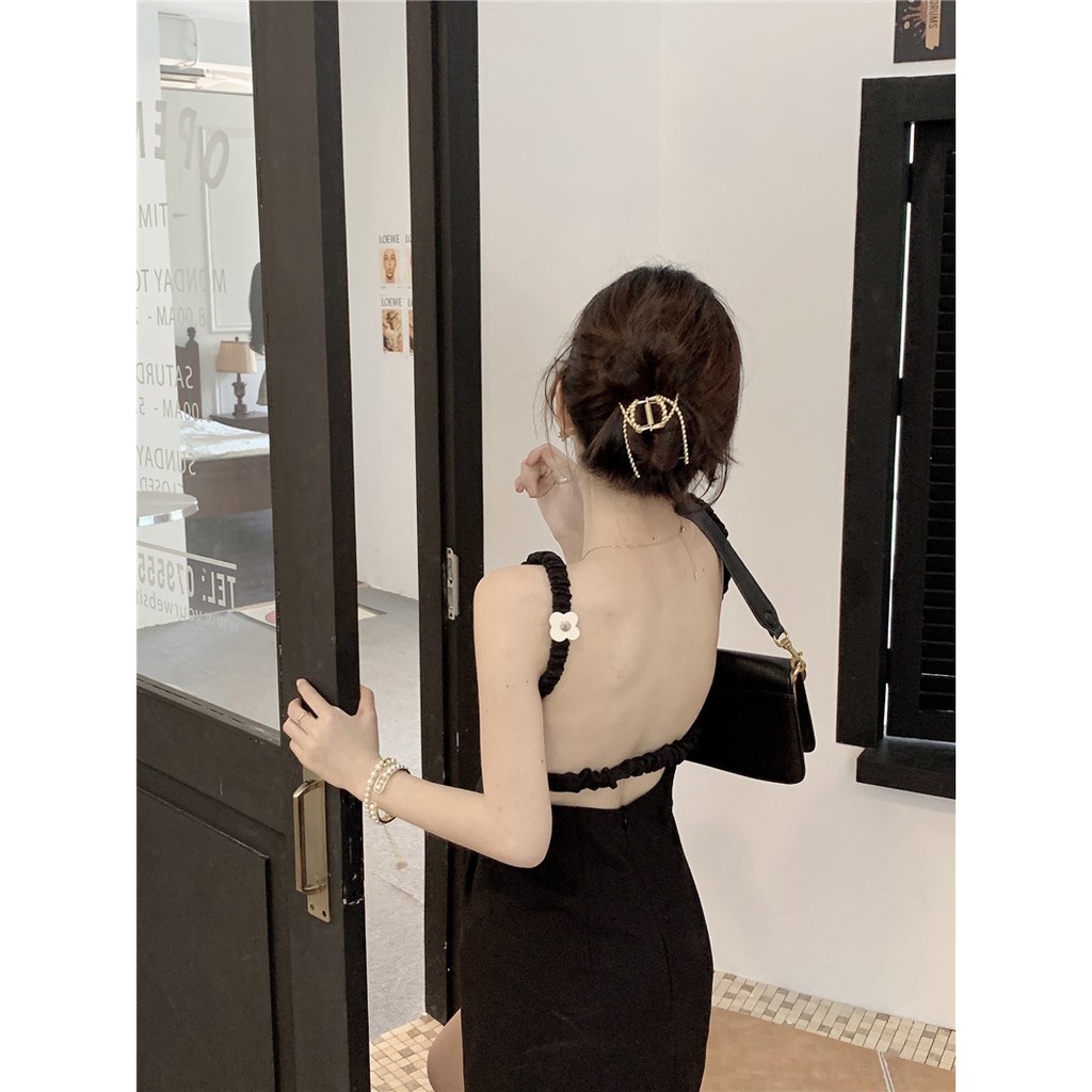 Đầm Hai Dây Cổ Vuông Hở Lưng Màu Đen Quyến Rũ