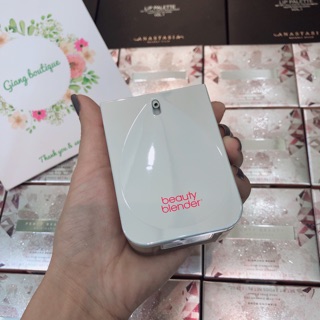 Kem nền Beauty Blender