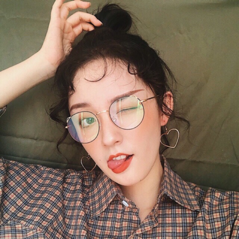 Mắt kính tai mèo thời trang giành cho cả nam và nữ