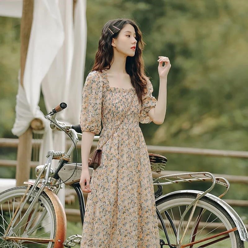 Đầm Perty tay ngắn cổ vuông họa tiết hoa thời trang phong cách
