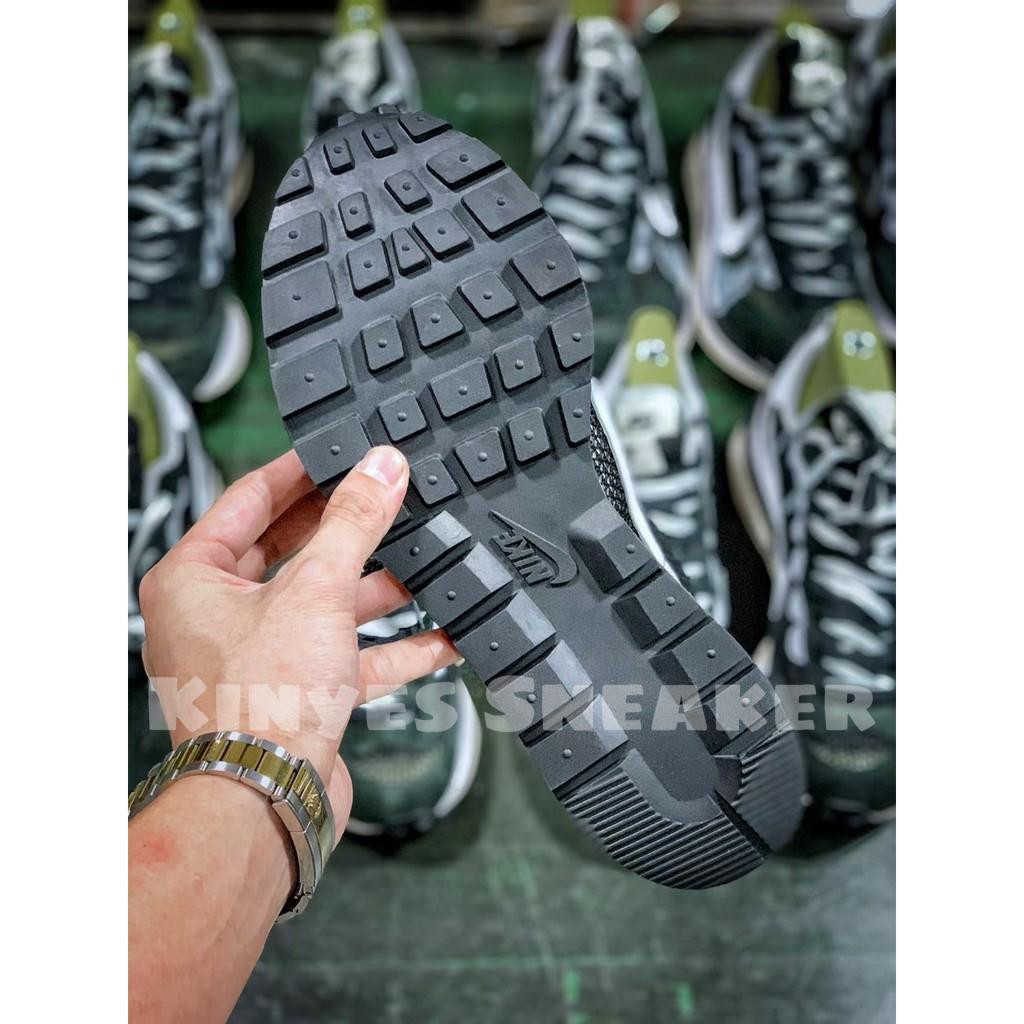 Giày Sacai x NK VaporWaffle Black White
