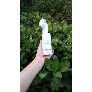 Sữa rửa mặt Detox Snow Huyền Phi( 210k )