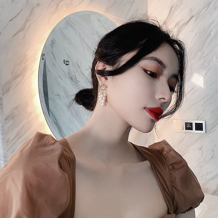 Đôi Bông Tai Dáng Rơi Họa Tiết Lá Nho Đính Ngọc Trai Thời Trang Cho Nữ