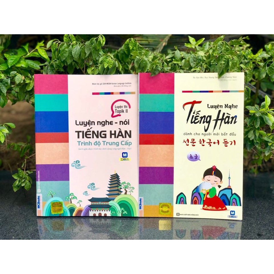 Cuốn sách Luyện Nghe - Nói Tiếng Hàn Trình Độ Trung Cấp Tặng Kèm Audio