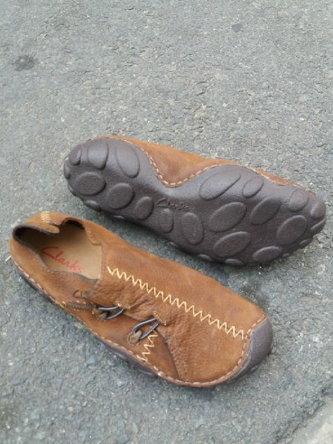 Giày chân gấu Clarks