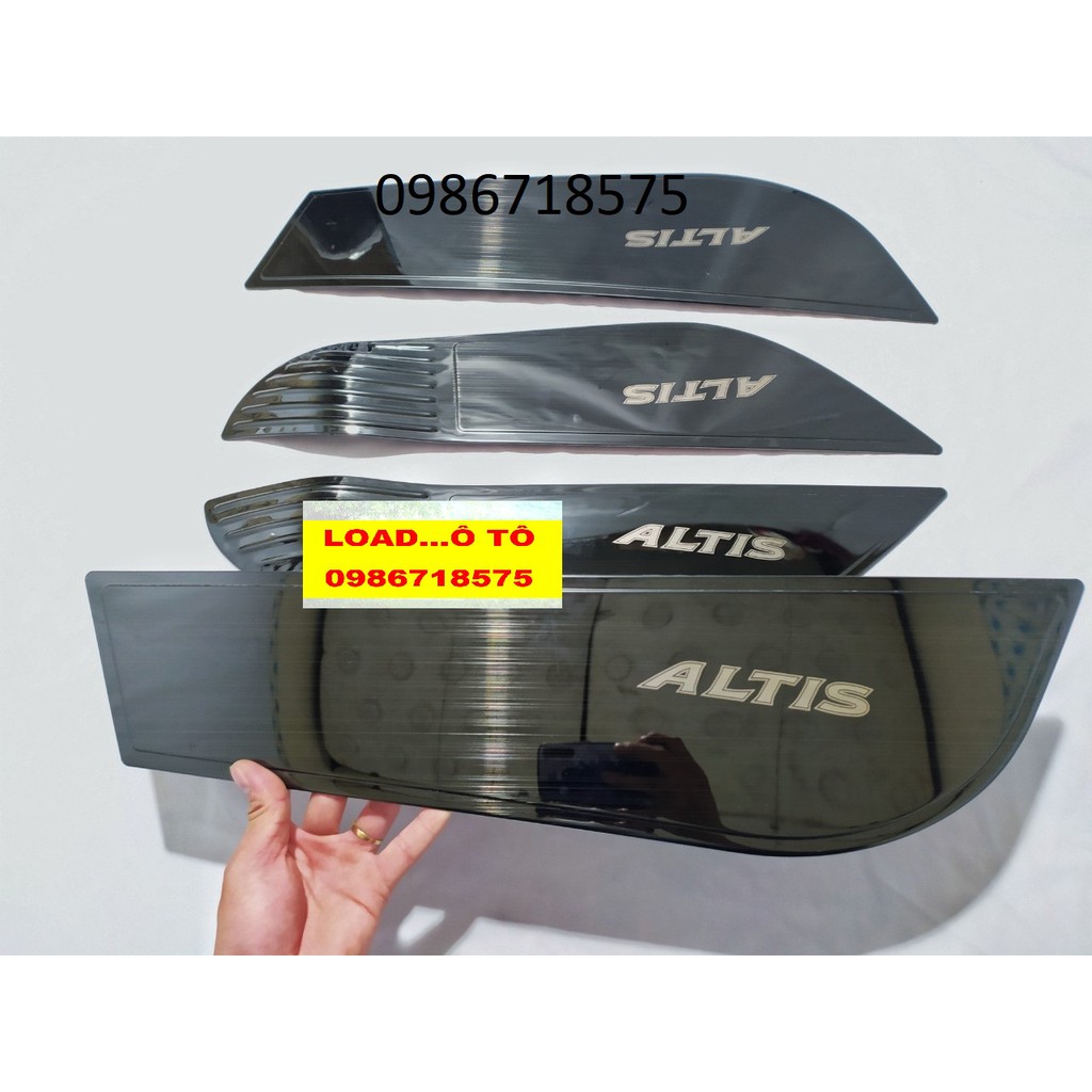 Ốp Tapli Cánh Cửa Xe Toyota Altis 2021-2018 Mẫu Titan Cao Cấp