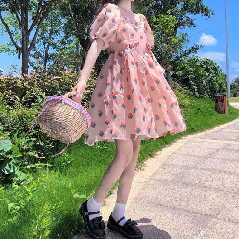 Váy babydoll hoa nhí thêu chỉ cổ tim