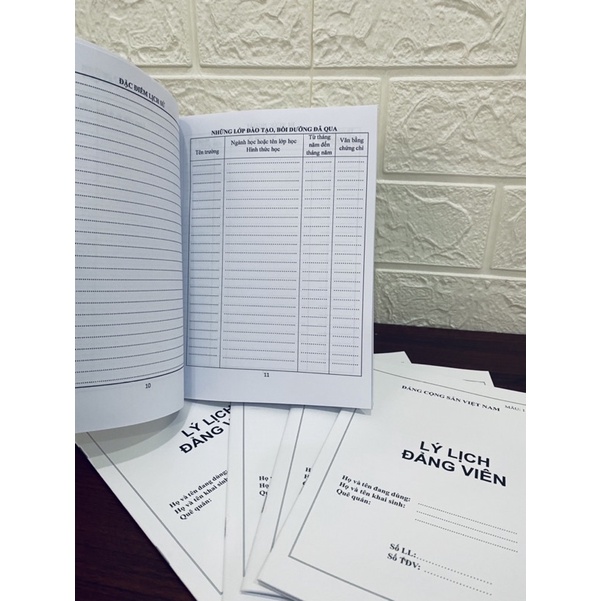5 cuốn lý lịch đảng viên