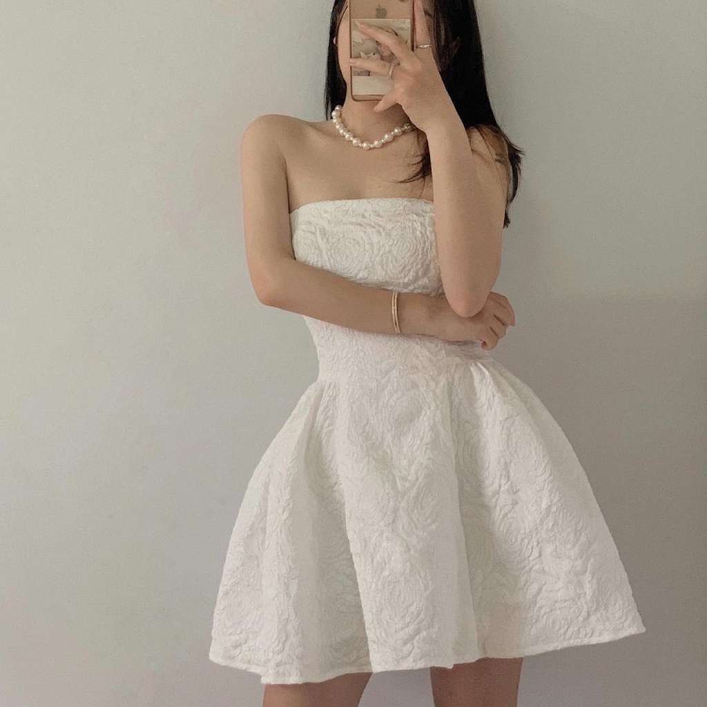 Váy/ Đầm Chất Liệu Gấm Cúp Ngực Dáng Xòe 2 Màu Đen Trắng
