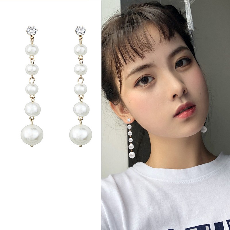 Khuyên tai dáng dài đính hạt giả ngọc trai nhã nhặn