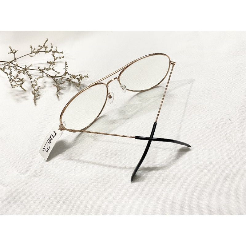 Kính Rue 21 xước giảm còn 160k chuẩn auth có mail mua hàng