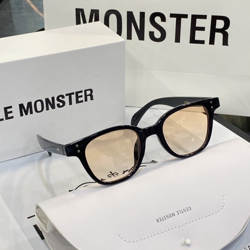 Kính râm thời trang GENTLE MONSTER DADIO màu đen và nâu,thiết kế Hàn Quốc cá tính,trẻ trung cho cả nam và nữ.Chống UV400