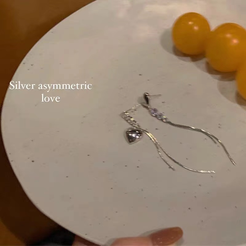 Đôi Khuyên Tai Dáng Dài Đính Đá Zircon Tua Rua Hình Trái Tim Không Đối Xứng Sang Trọng Cao Cấp Phong Cách Hàn Quốc Cho Nữ