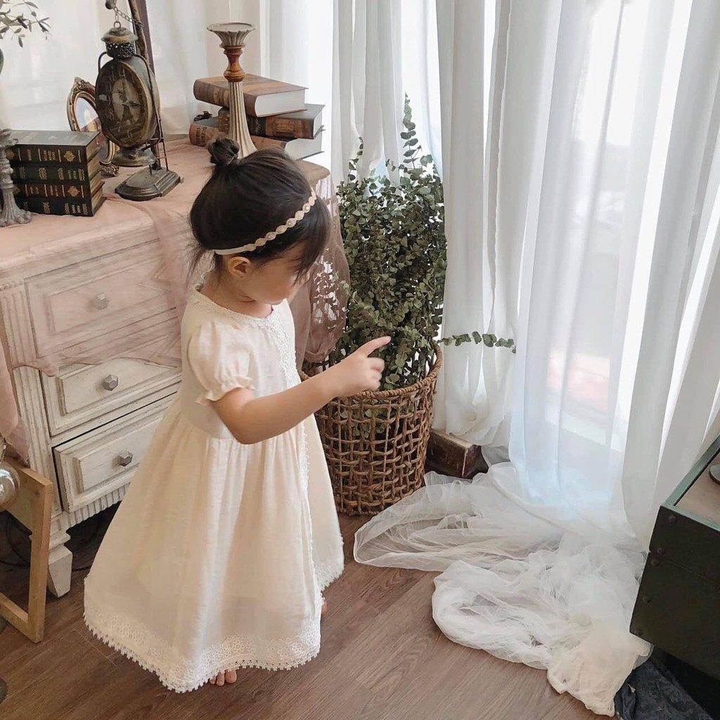 Đầm đũi trắng pha ren xinh xắn cho bé gái