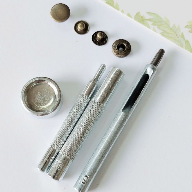 Nút Bấm 4 Chi Tiết  hoa văn