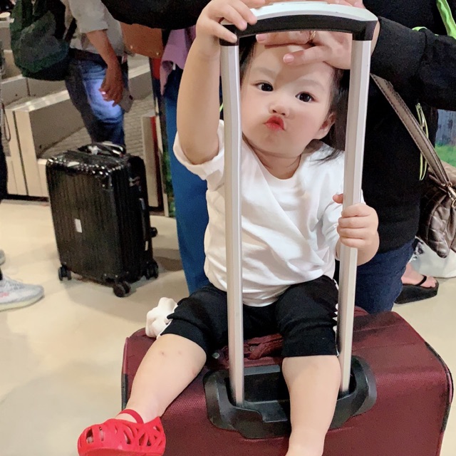 Áo trắng phông Hm