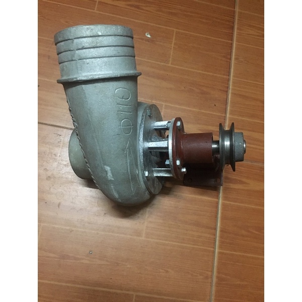 Máy bơm nước 110 - Chân đế chạy dây đai