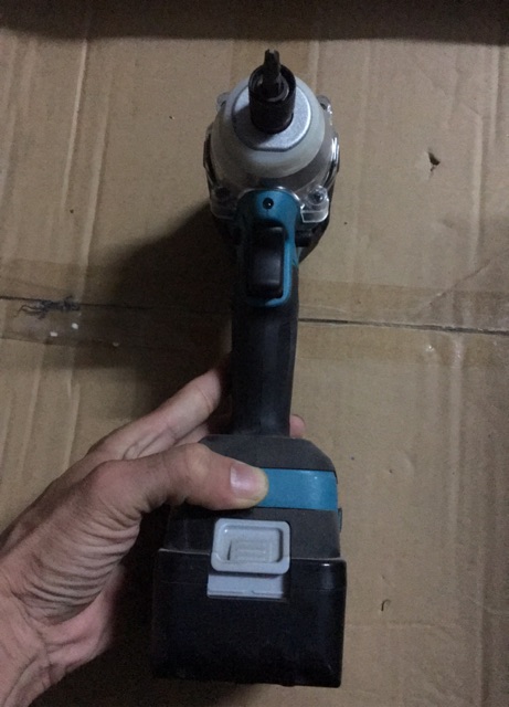 Máy bắn vít không than pin 18v 4ah