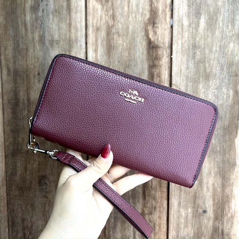 Ví nữ nhiều ngăn Coach da thật dáng dài kèm móc tay tiện dụng