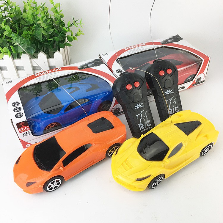 Xe ô tô điều khiển từ xa mô phỏng siêu xe Ferrari
