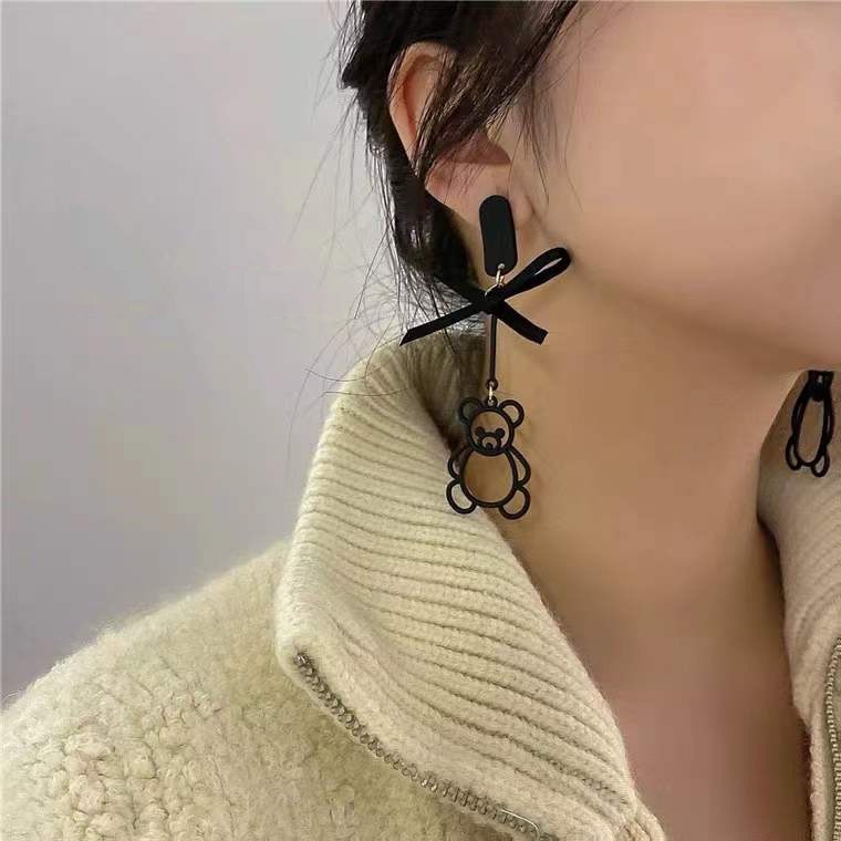 Khuyên Tai Hình Gấu Đen Phong Cách Hàn Quốc Thời Trang
