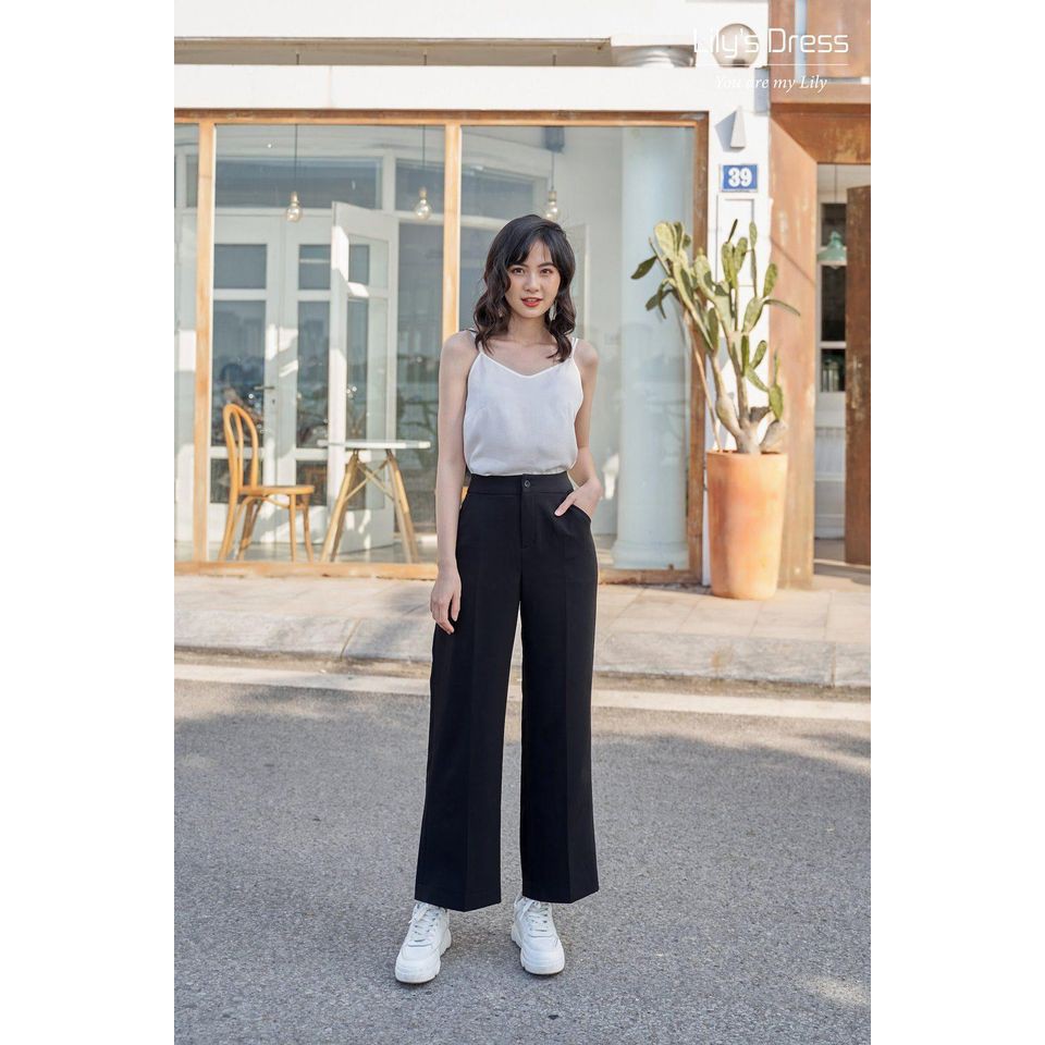 Set Blazer Đen 4 cúc dáng ngắn + quần sớ by Lilie | BigBuy360 - bigbuy360.vn