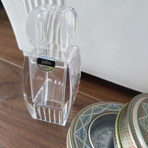 Tem nhiều màu niêm phong hộp saffron  kthước 1.5*1.5cm