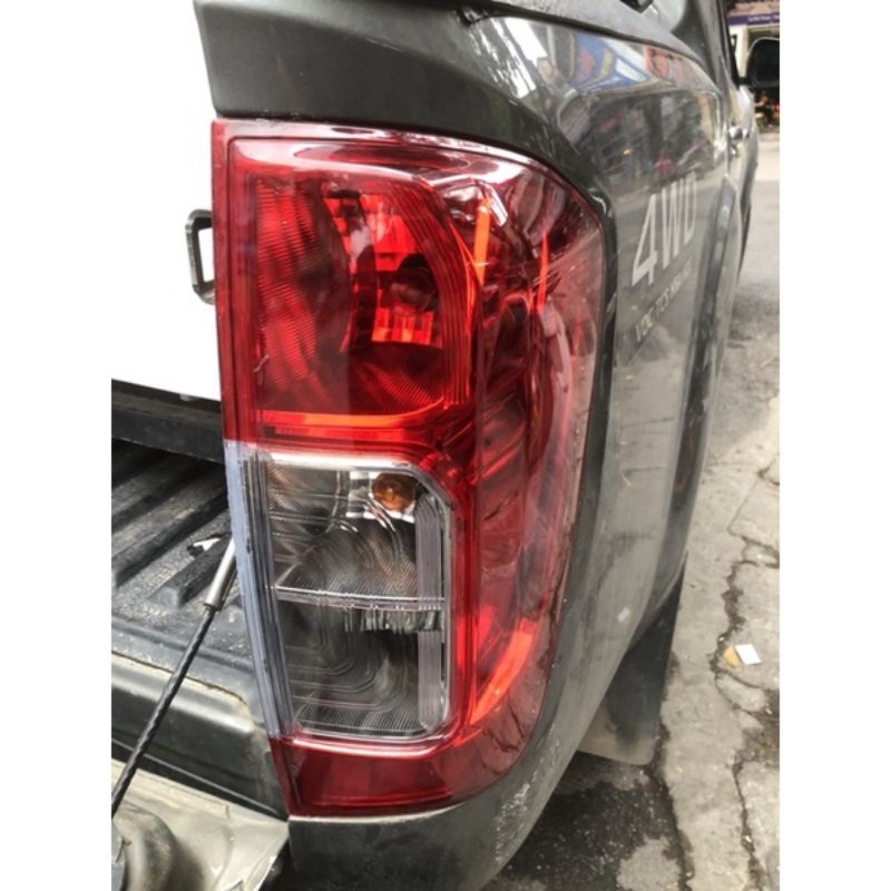 Nắp đèn hậu xe Nissan Navara 2015 - 2018 chuẩn theo xe - Có hỗ trợ lắp đặt tại cửa hàng