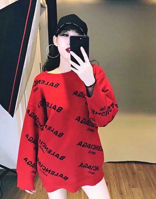 Váy len hoạ tiết in chữ