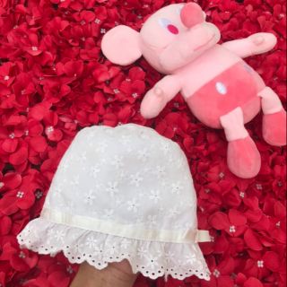 Mũ xô thêu đục lỗ cho bé gái