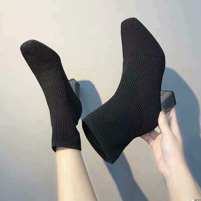 Bốt đen sz 36 hot hit