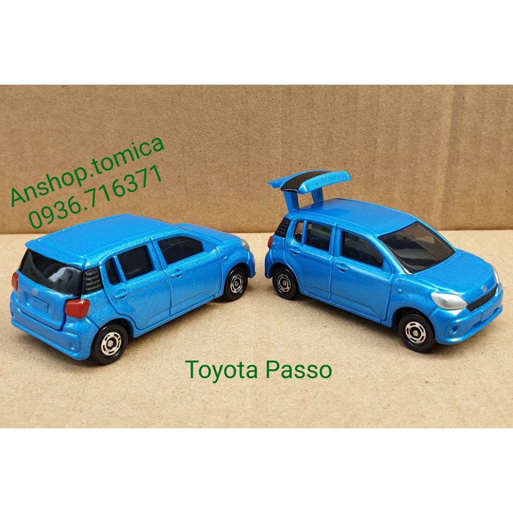 Mô hình siêu xe Toyota Passo màu xanh mở được cốp sau tomica Nhật bản