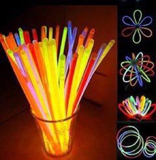 Que phát sáng hộp 100 que. 