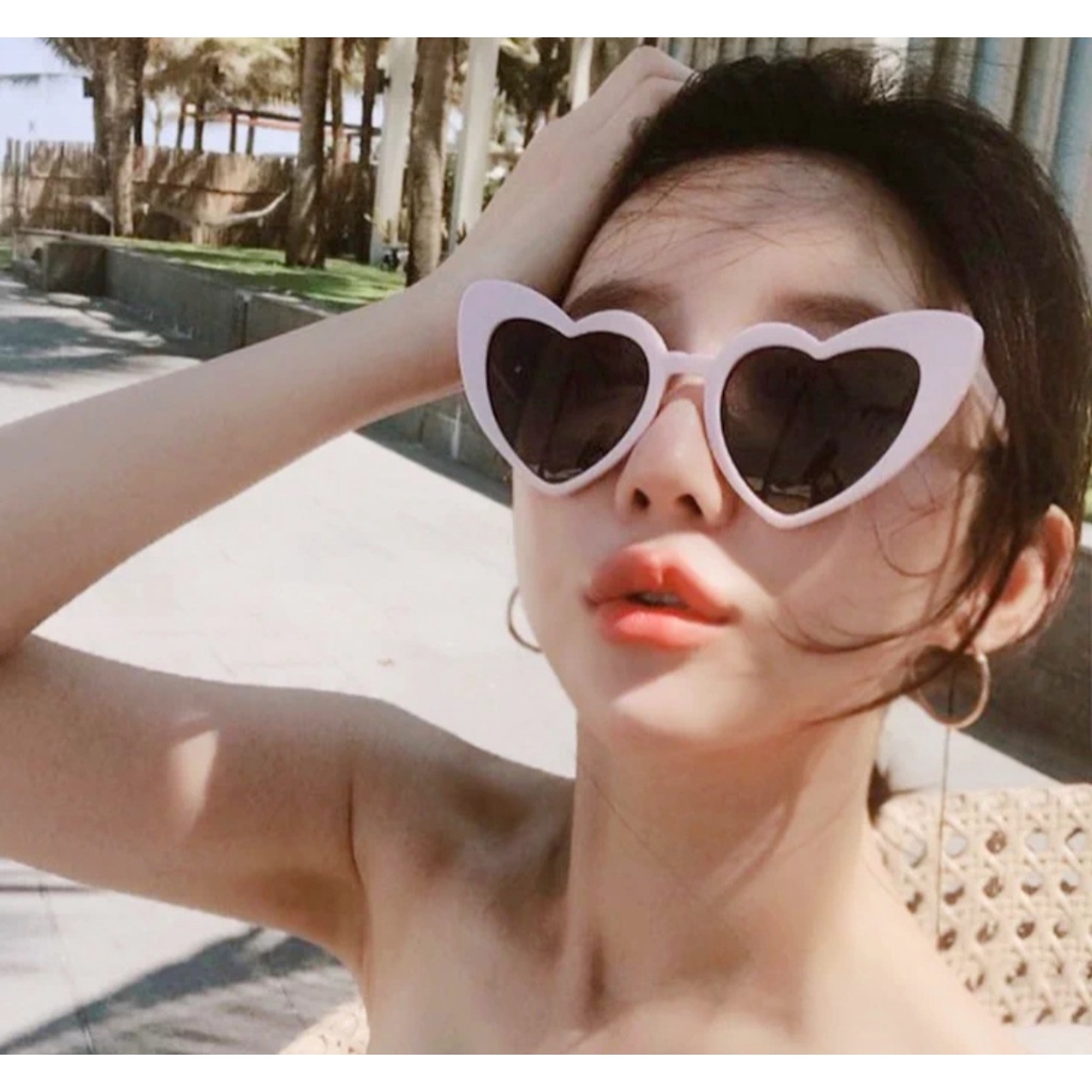 Kính Mắt Tim Thời Trang