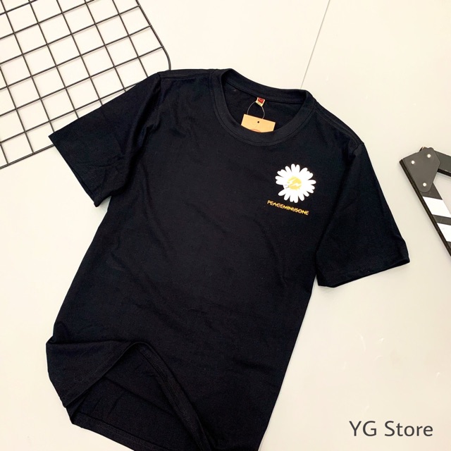 Áo thun G-Dragon in hoa cúc khuyết