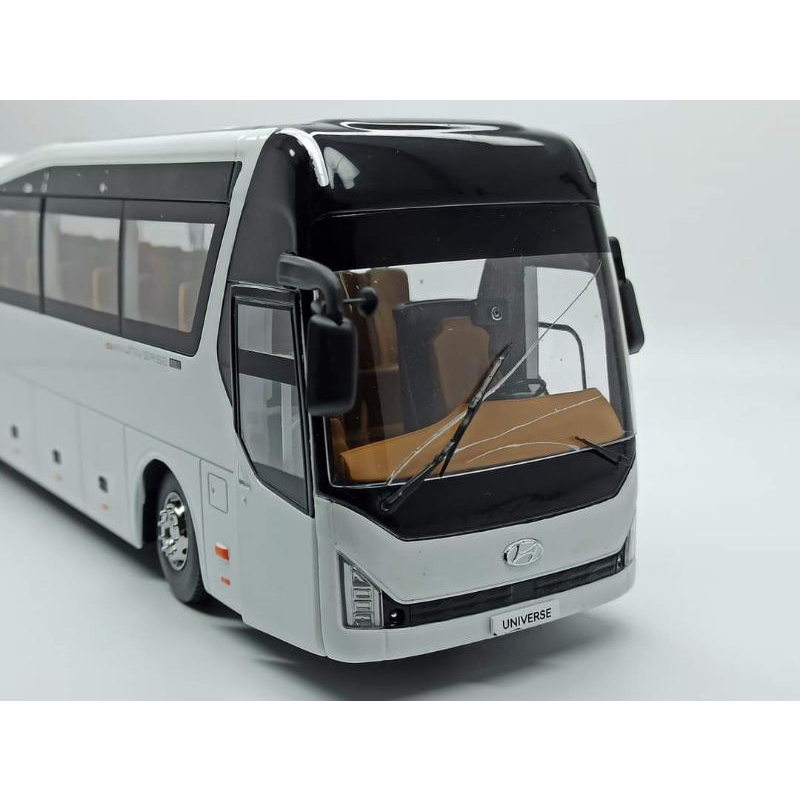 Mô hình xe Hyundai Universe tỷ lệ 1/32