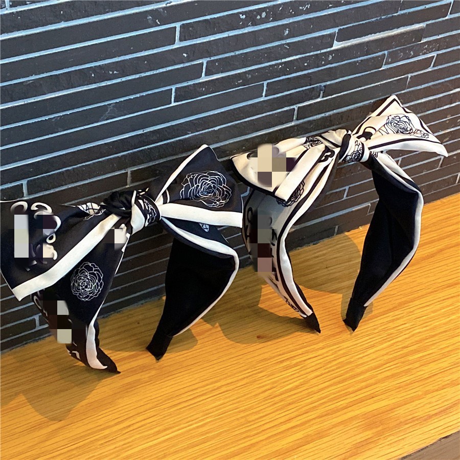 Bờm tóc thương hiệu CC hoa trà sang chảnh bản to TB576