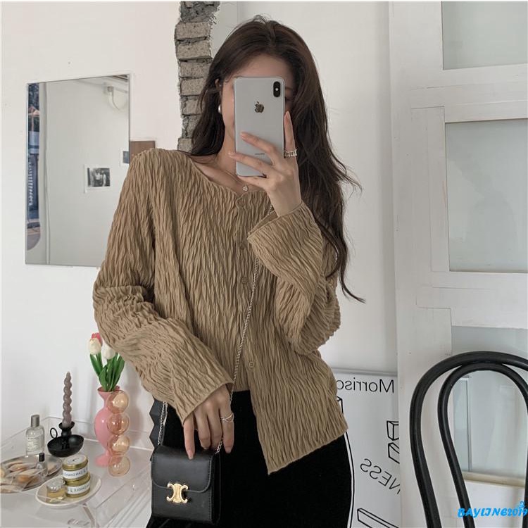 Áo kiểu tay dài cổ chữ V cài nút màu trơn dáng rộng màu be/kaki cho nữ