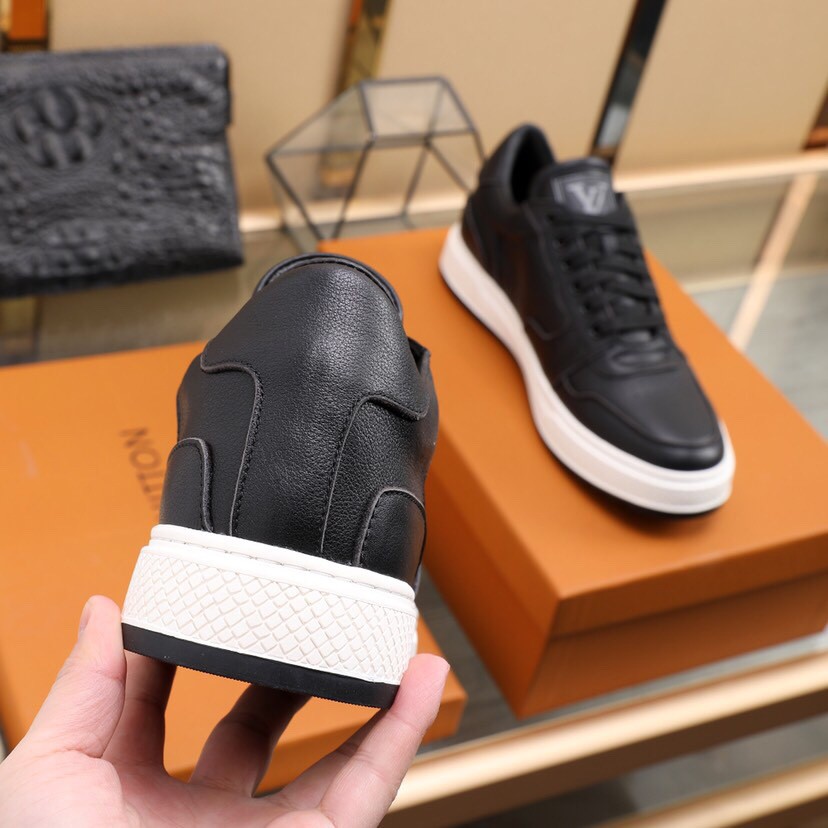 Giày sneakers nam da thật Louis Vuitton LV thiết kế trẻ trung và thể thao mang đến sự thoải mái