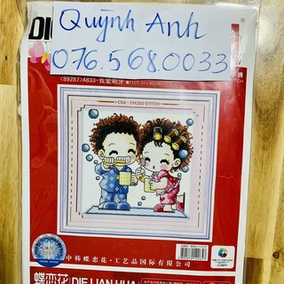 Tranh thêu chữ thập HAI EM BÉ 31x30cm chưa thêu a833