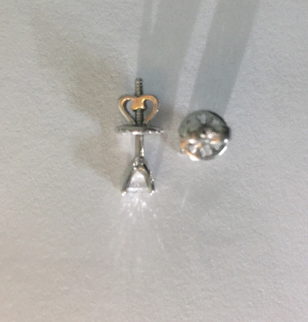 Bông tai xoàn nhân tạo