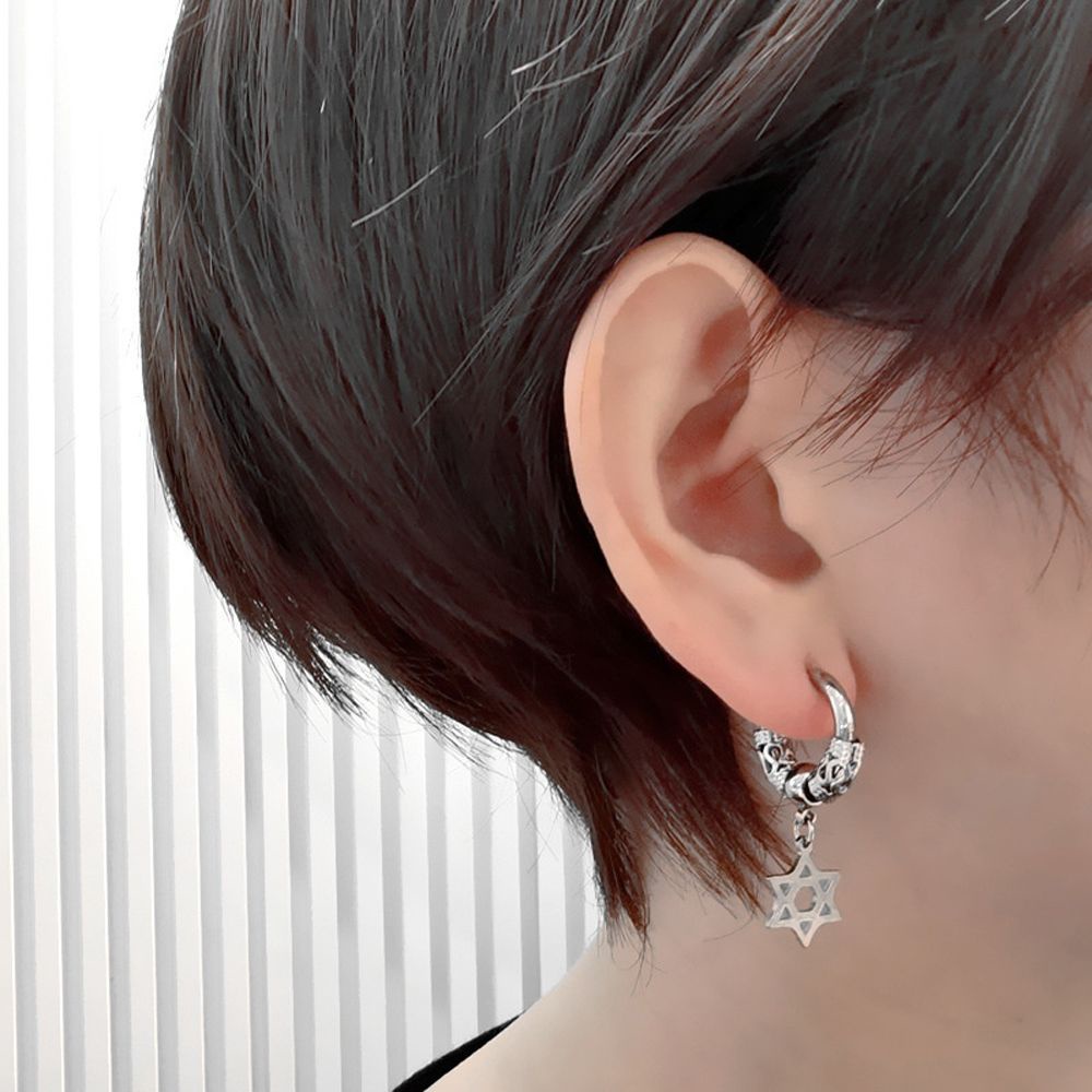 Khuyên kẹp vành tai bằng thép titan màu sắc cá tính dành cho nam nữ