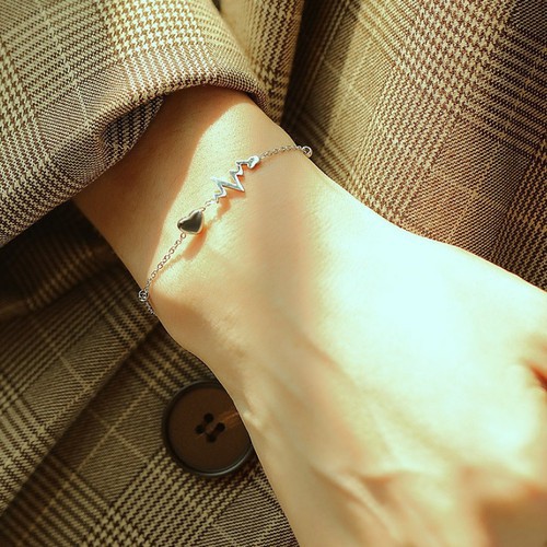 Lắc Tay Nhịp Tim Titan Ko Đen TT 3188