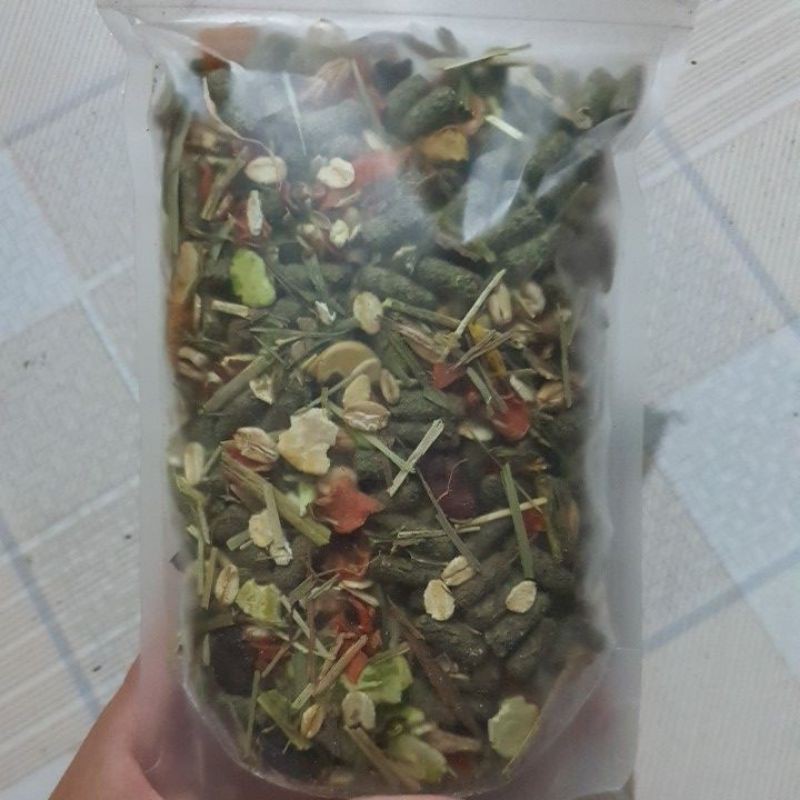 Cỏ alfalfa,celery,bí ngòi,dưa chuột,cà rốt,ngô PUUR Witte Magic Wheel