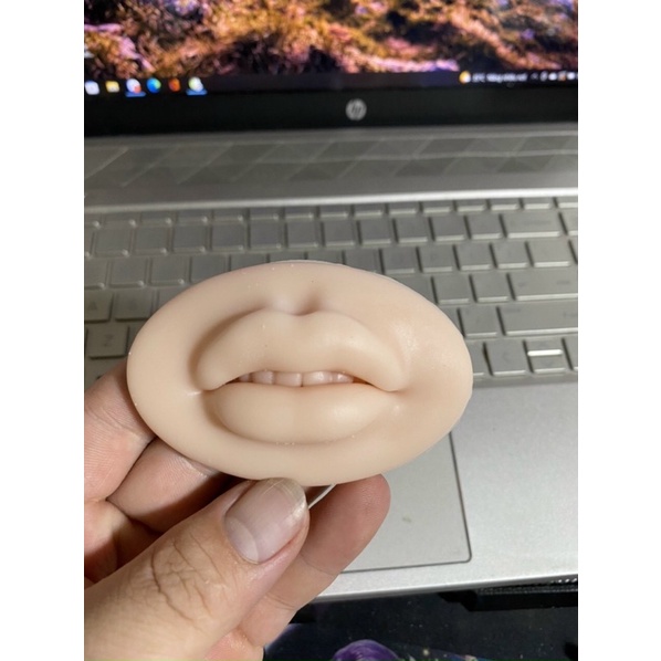 Môi 5D học phun xăm - Chất liệu silicon siêu mềm